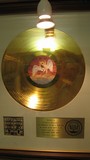 16- Disco d'oro per la vendita del valore di oltre 1 milione di dollari degli album dei Led Zeppelin 'Physical Graffiti'.JPG